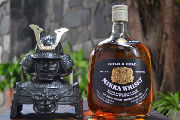 Whisky Samurai có hương thơm hoa quả tươi mới hòa quyện cùng vị chua chua, thanh mát của trái mơ rừng, vỏ cam