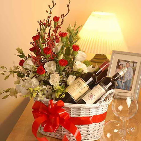 Hoa và rượu dành cho ngày sinh nhật mùa Giáng sinh